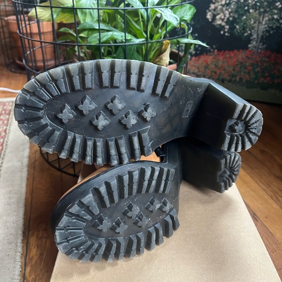 Doc Martens Magdalena Heeled Boots/Booties size 8 - Picture 8 of 9